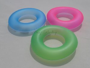Schwimmreifen im Neon Design