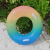 Schwimmreifen im Regenbogen Design – Bild 7