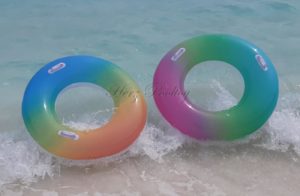 Schwimmreifen im Regenbogen Design