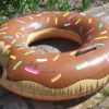 Schwimmreifen im Donut mit Biss Style ~90 cm in Schoko – Bild 3