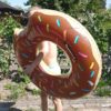 Schwimmreifen im Donut mit Biss Style ~90 cm in Schoko – Bild 2