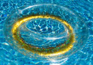 Schwimmreifen "Glitzer" Style mit goldenem Glitzer