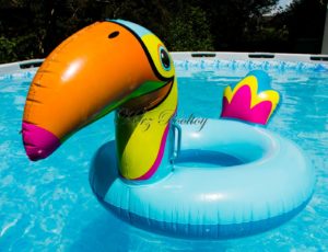 Aufblasbarer Schwimmreifen "Tukan" Design