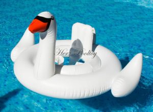 Aufblasbarer Baby Schwimmreifen "Schwan" Style