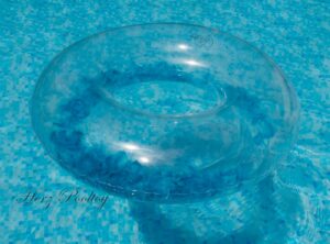 Großer Schwimmreifen "Federn" Style  Blau