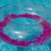 Großer Schwimmreifen "Federn" Style  Rot – Bild 3