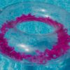 Großer Schwimmreifen "Federn" Style  Rot – Bild 2
